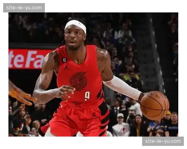 开拓者格兰特中距离杀伤，面对换防单打成功率68%